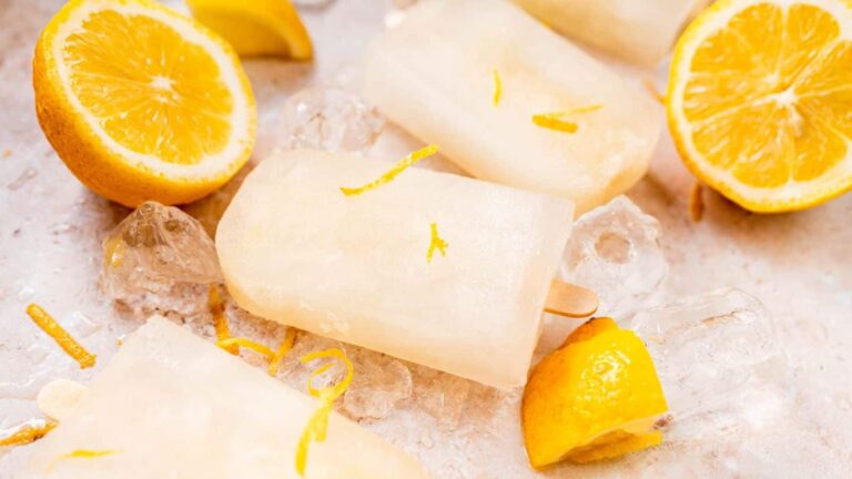 A picture of lemonade popsicles with ice and lemons