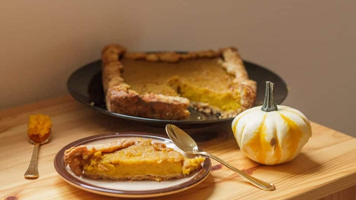 A slice of pumpkin pie on a plate.